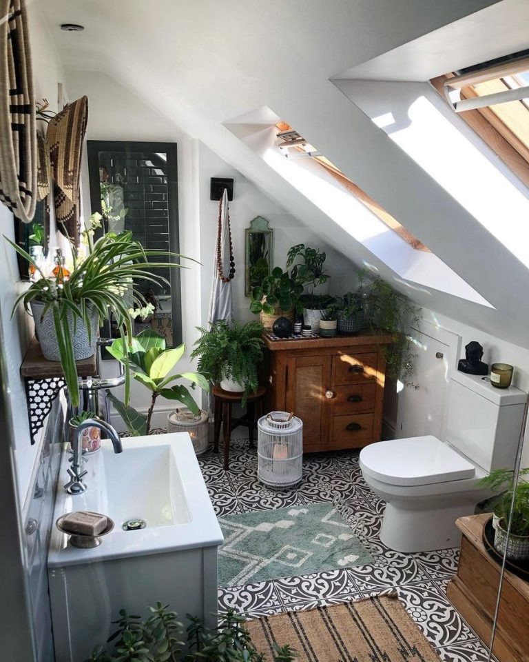 15 Bohemian Bathroom Decor Ideas & Trends