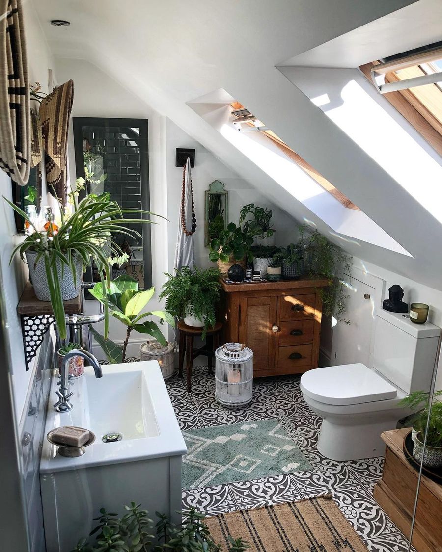 https://curatedinterior.com/wp-content/uploads/2021/02/Slanted-Ceiling-Small-Space-Bohemian-Bathroom-via-@theresa_gromski.jpg