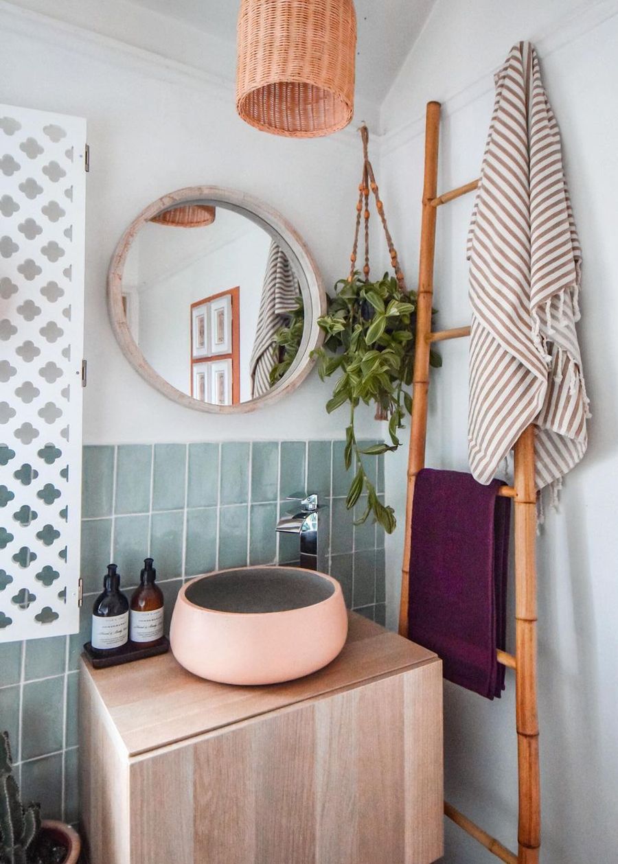 Turkish Bath Towels in boho bathroom via @iamhayleystuart