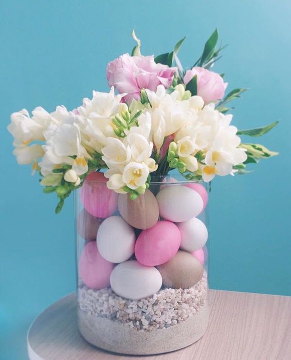 Eggs in a vase easy spring budget decor ideas via Pinterest
