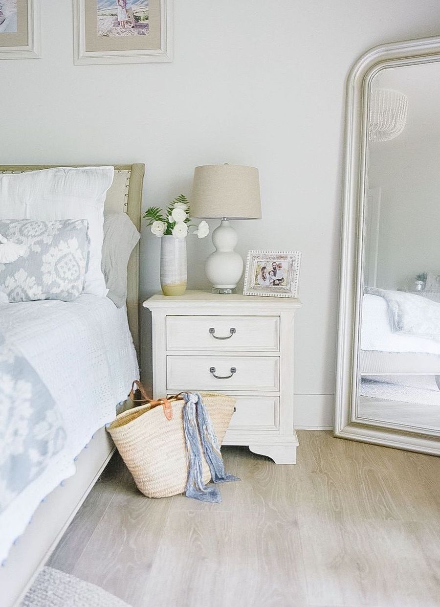 Modern Off-White French Country Nightstand with Straw Basket via @montgofarmhouse