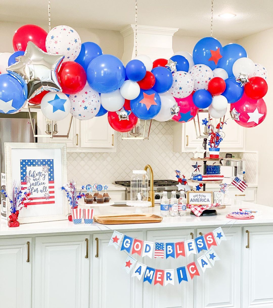 4th of July Home Decor Balloons abvoe the kitchen island via @hadleydesigns