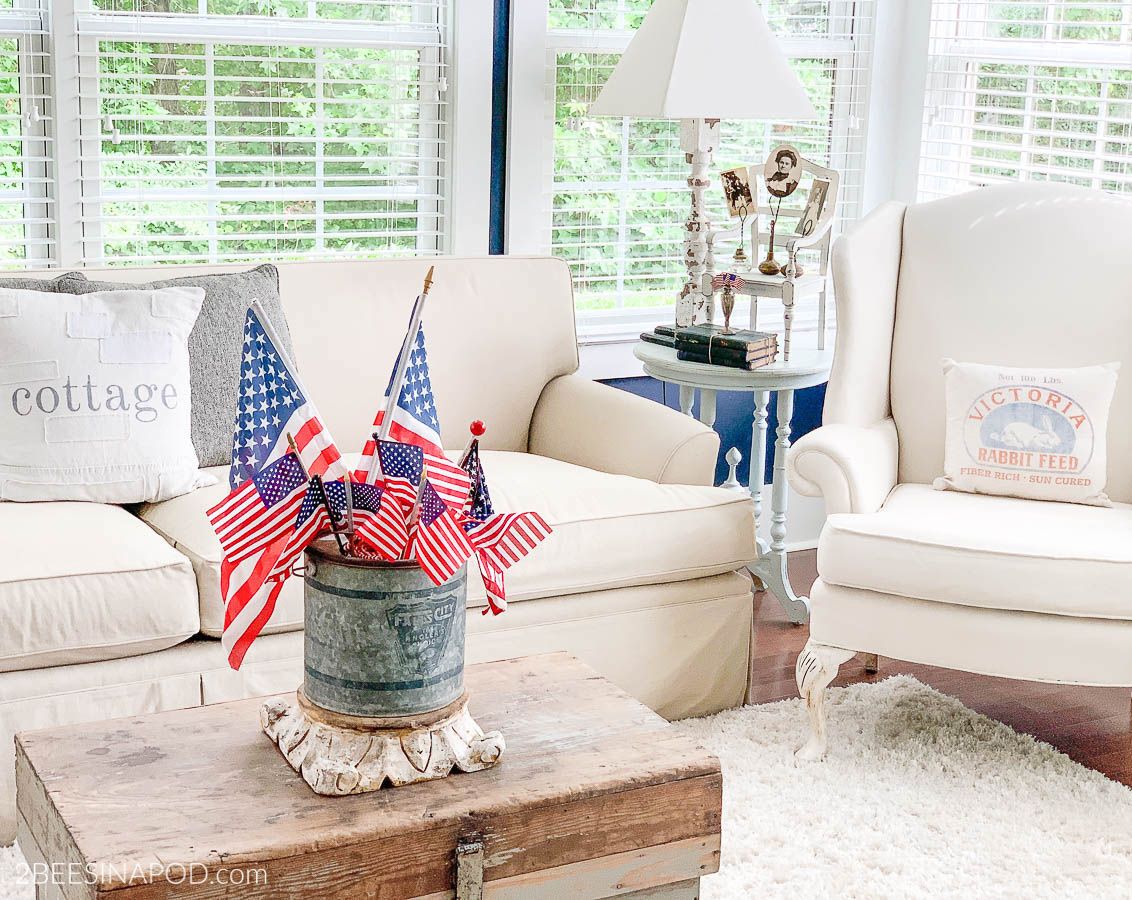 4th of July Home Decor Living Room via 2beesinapod