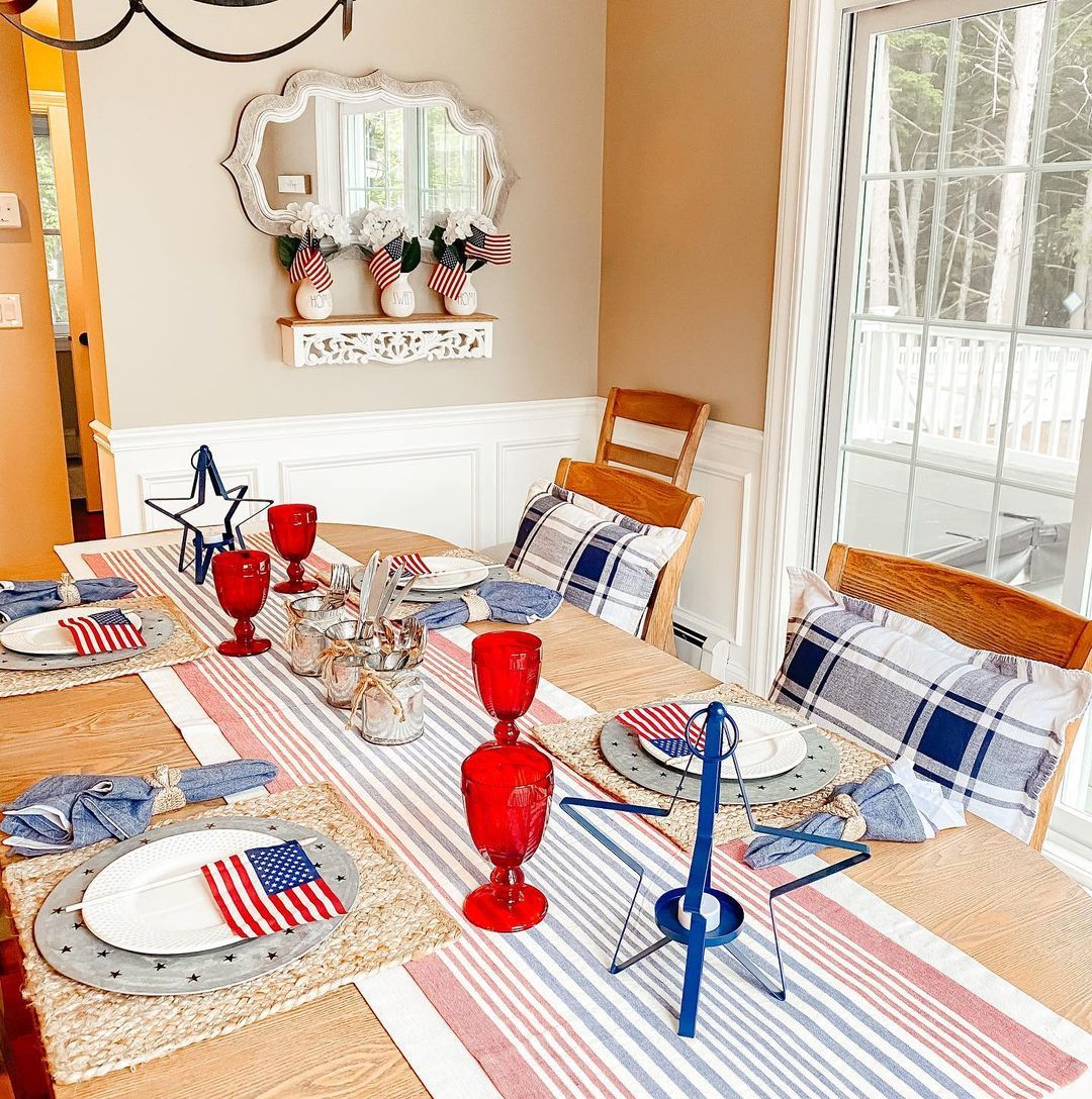 4th of July Home Decor Tablescape via @awickedgoodlife