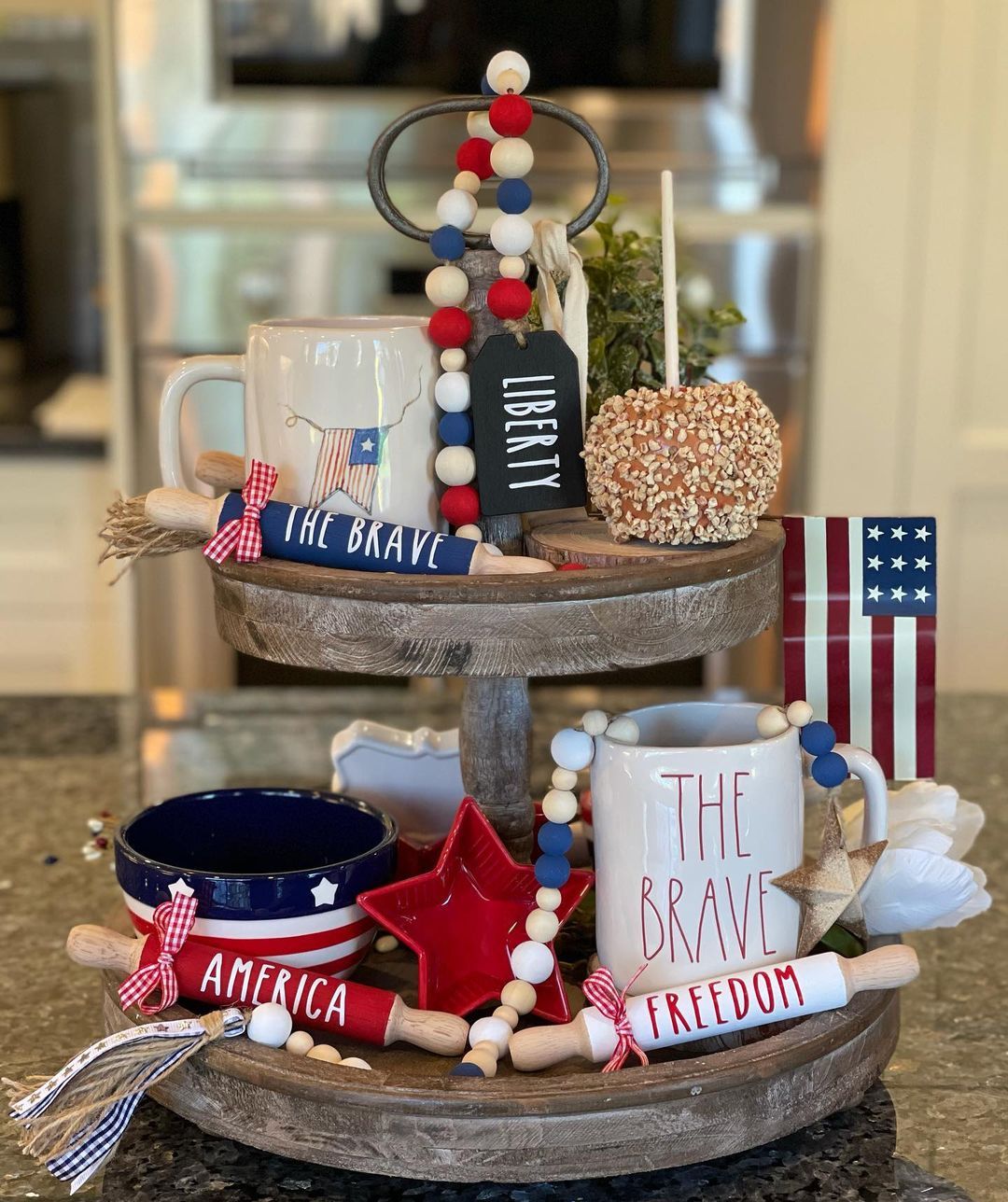 4th of July Home Decor Tiered Tray via @farmhousewishes_designsbysteph