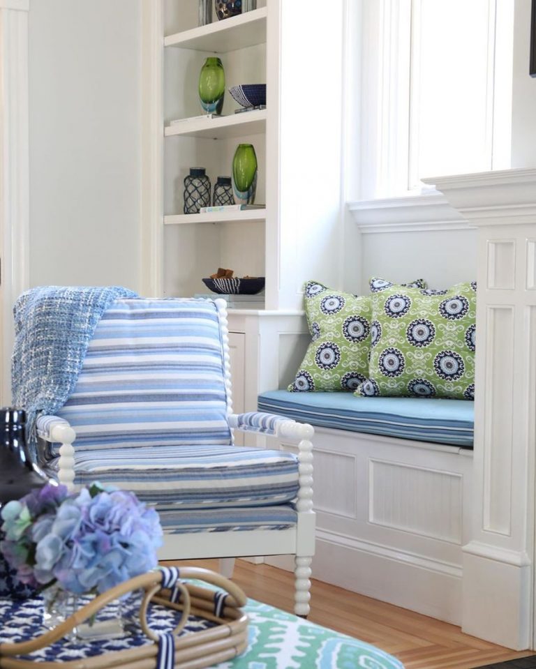 10 Amazing Coastal Reading Nooks & Decor Ideas
