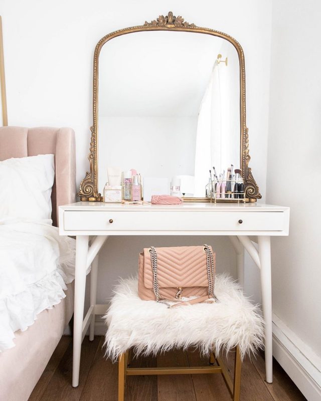 15 Amazing Glam Makeup Vanities for Getting Ready