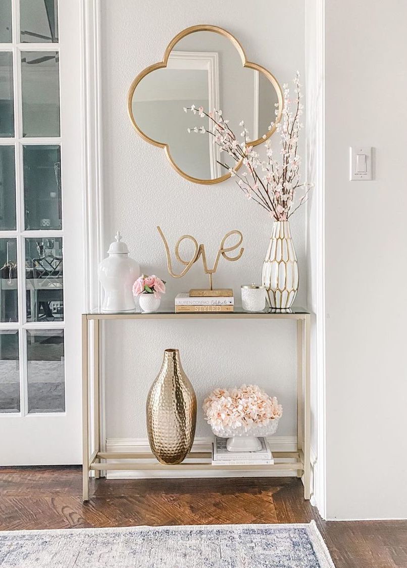 Glam Vignette Entryway table with gold vase via @shannongolddesign