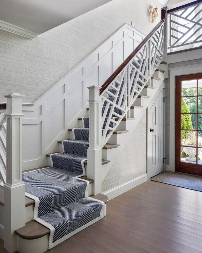 12 Amazing Coastal Staircase Ideas for a Summer Home