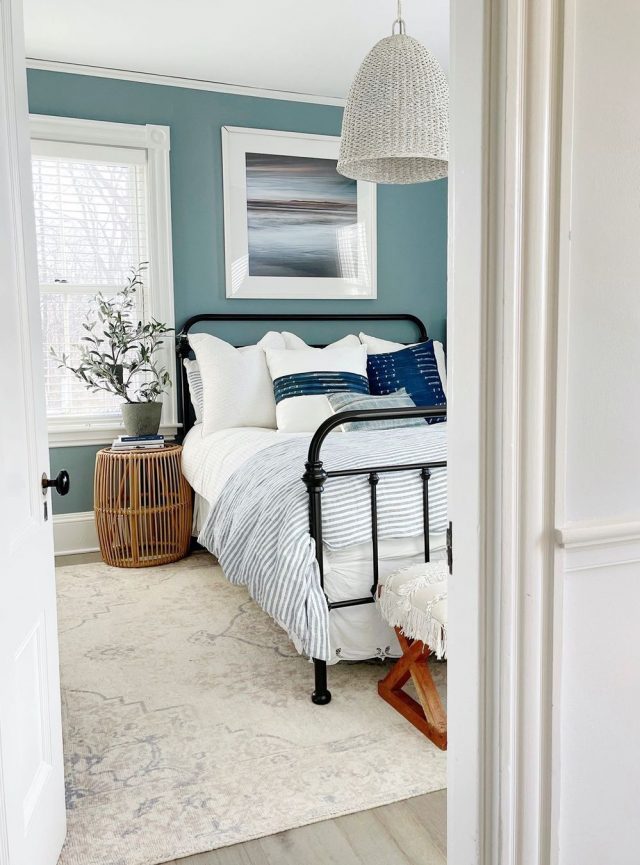 10 Nautical Bedroom Decor Ideas   Nautical Bedroom Ideas Teal Painted Wall @palmandprep 640x865 