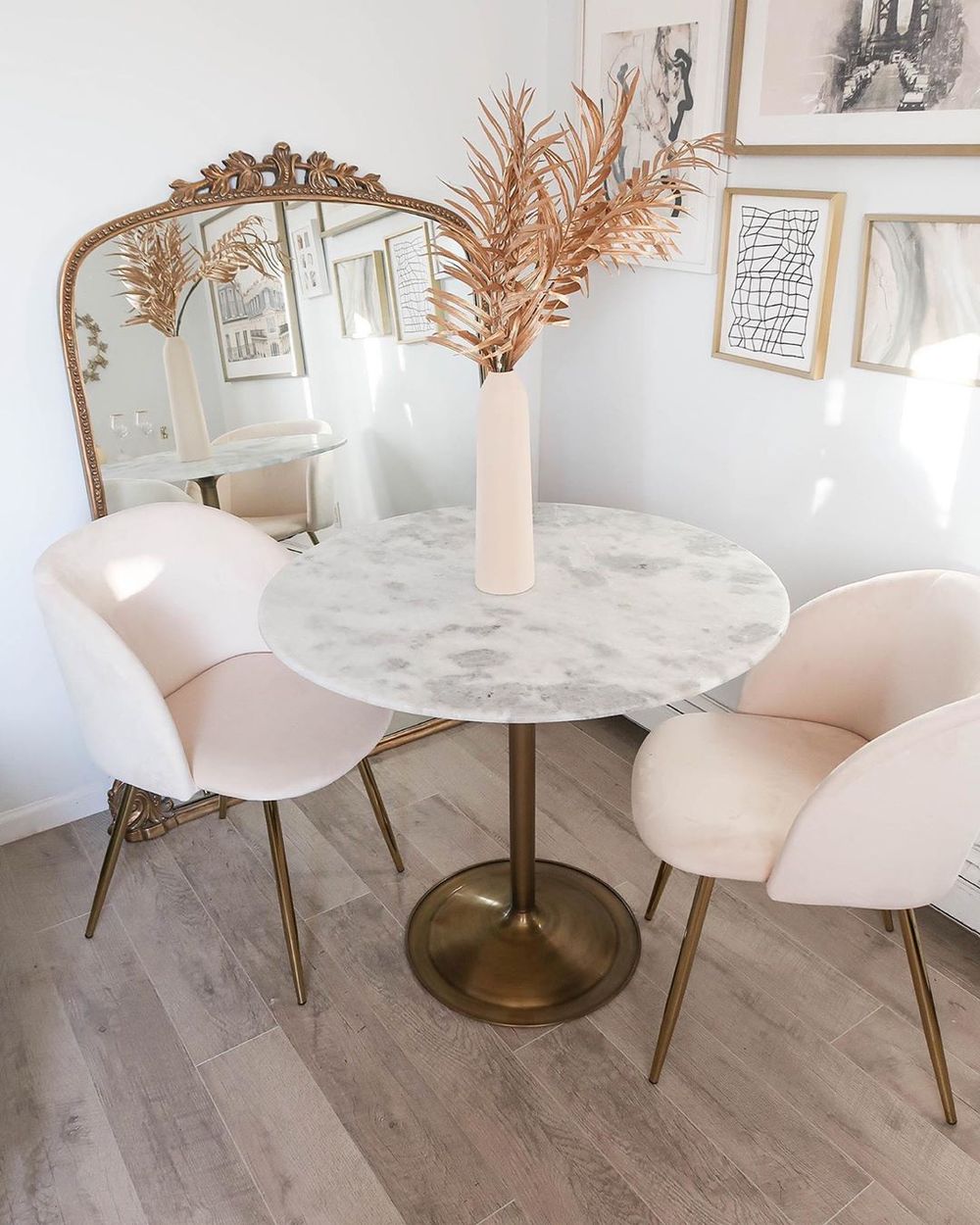 Glam Breakfast Nook with Gold Leaning Mirror via @teresalaucar