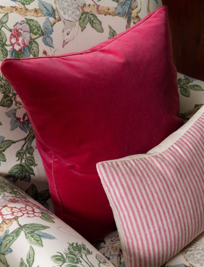 15 Fabulous English Country Throw Pillows