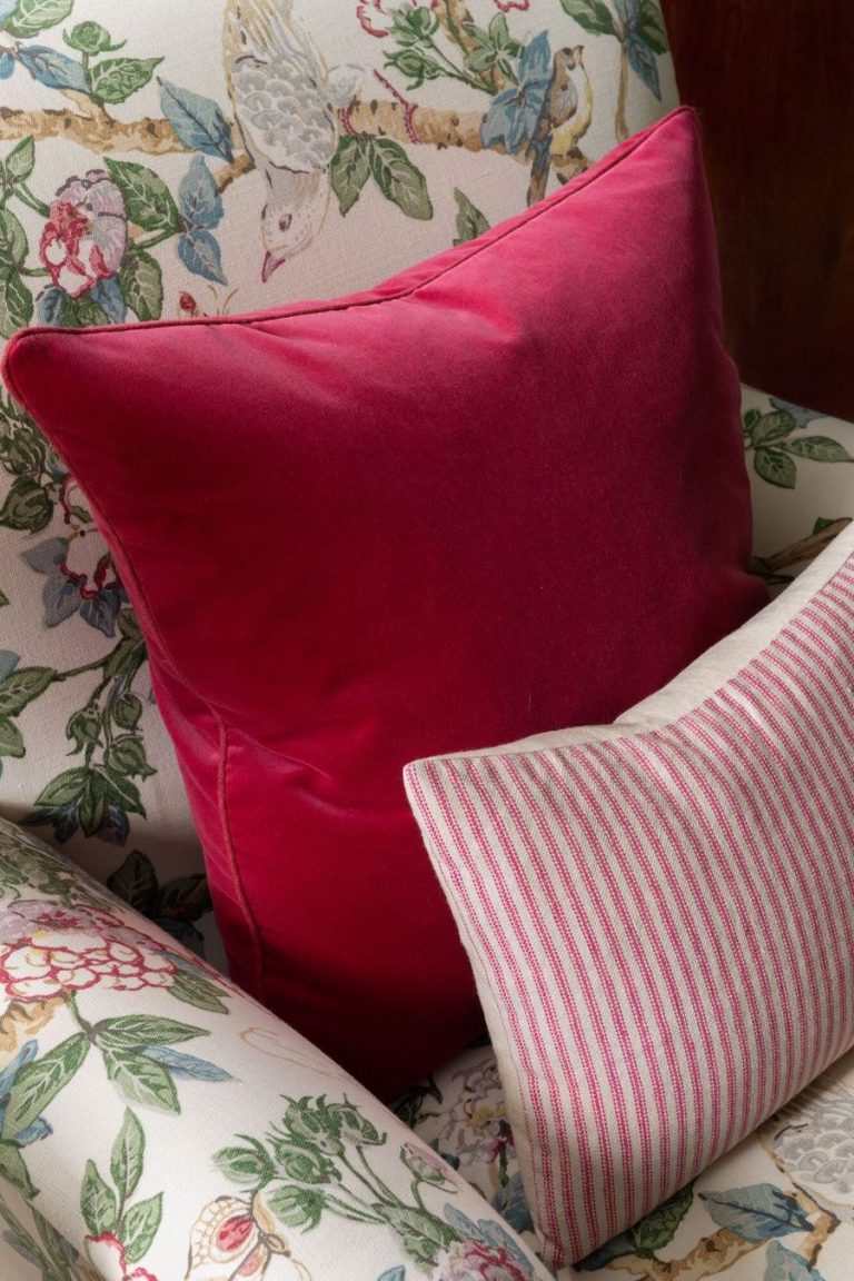 15 Fabulous English Country Throw Pillows