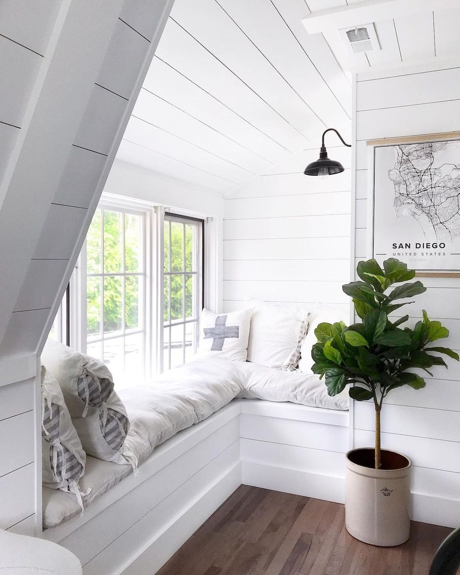 21 Brilliant Window Seat Ideas For A Cozy Nook   Window Seat In Corner Via @angelarose Diyhome 