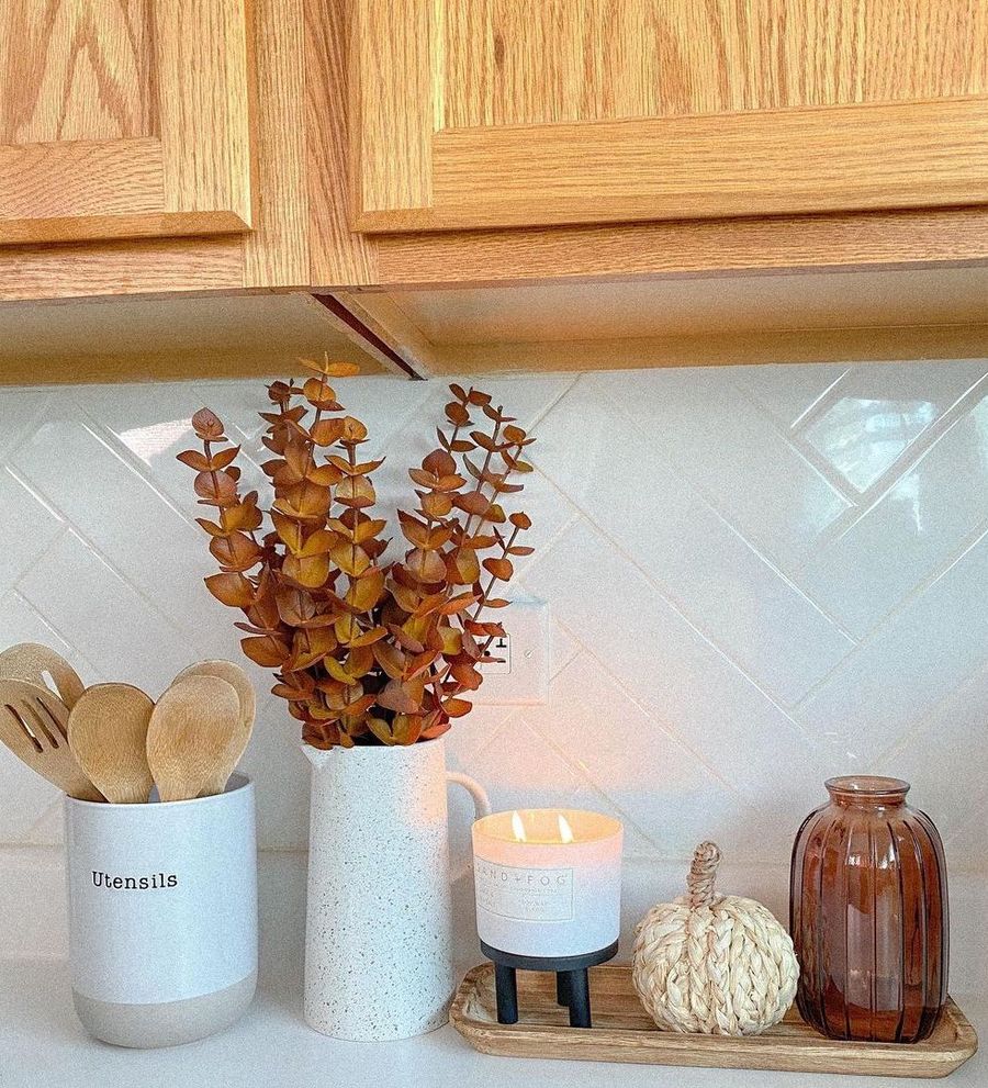 Fall Kitchen Decor Amber Tones via @dropthedeets