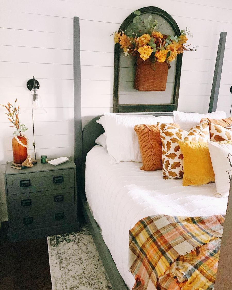 Farmhouse Fall Bedroom Decor via @farmhouse_on_chestnut