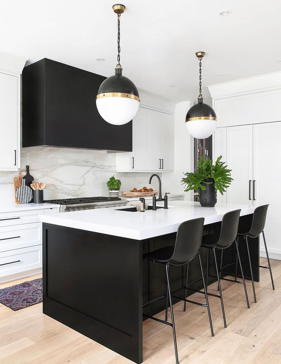 Minimalist Kitchen Black island high contrast via @kielyramosphoto