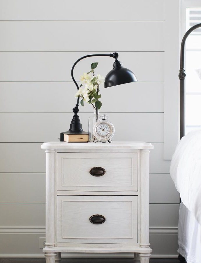 15 Perfect Traditional Nightstands for Modern Homes