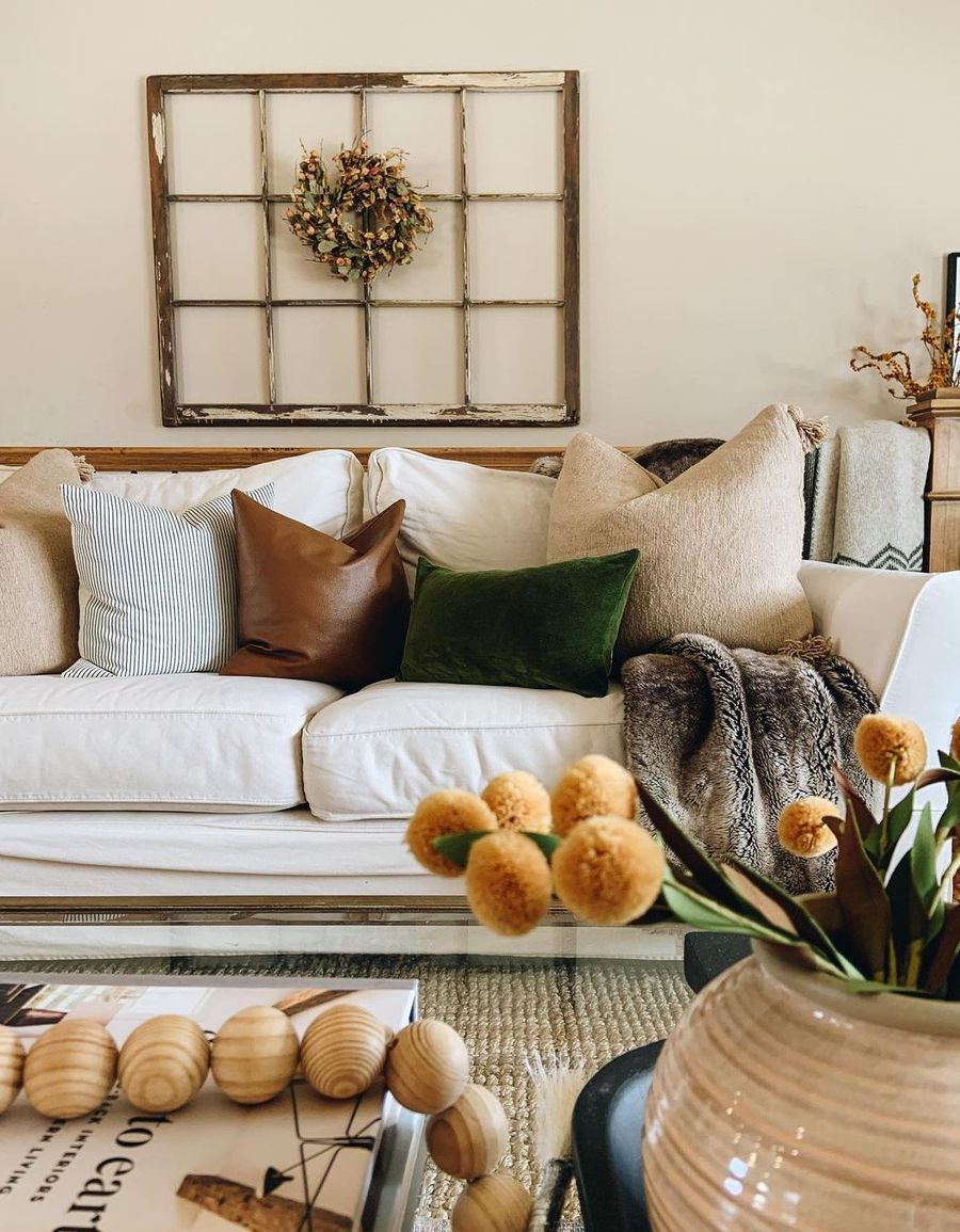 Fall-Living-Room-decor-ideas-via-@dania_interiors