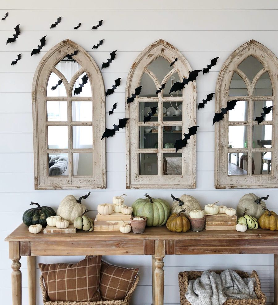 Farmhouse Halloween Decor entryway console table via handmadefarmhouse