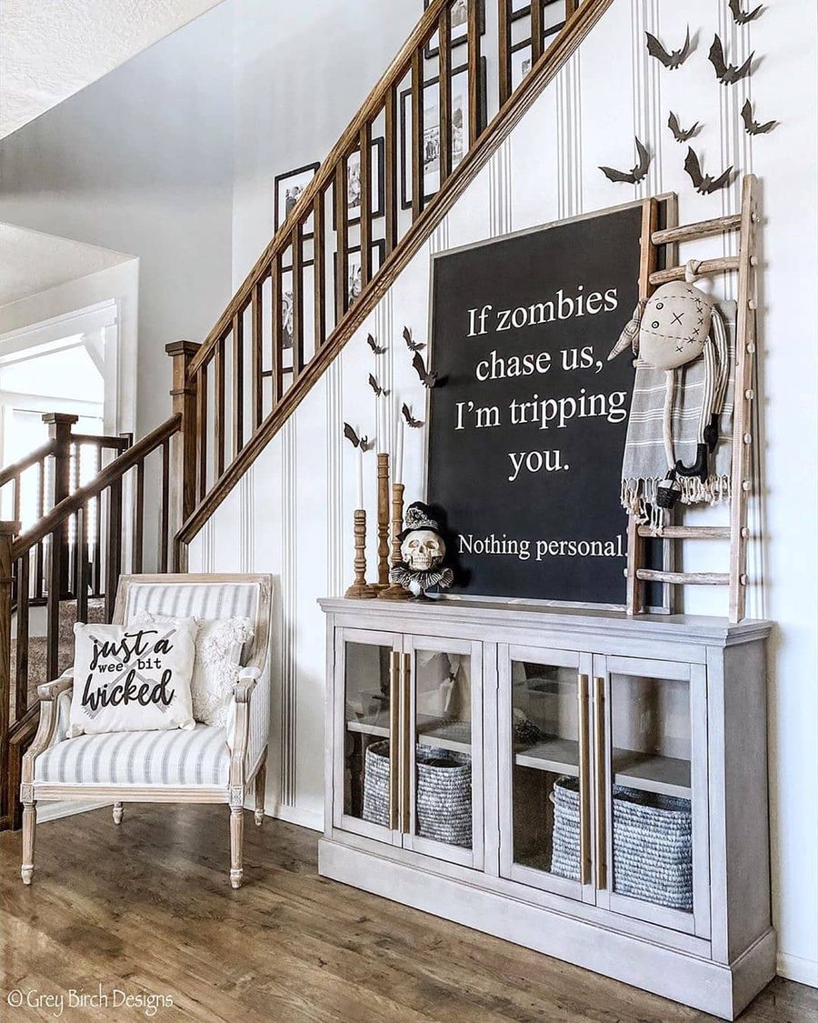 Farmhouse Halloween Decor via @greybirchdesigns