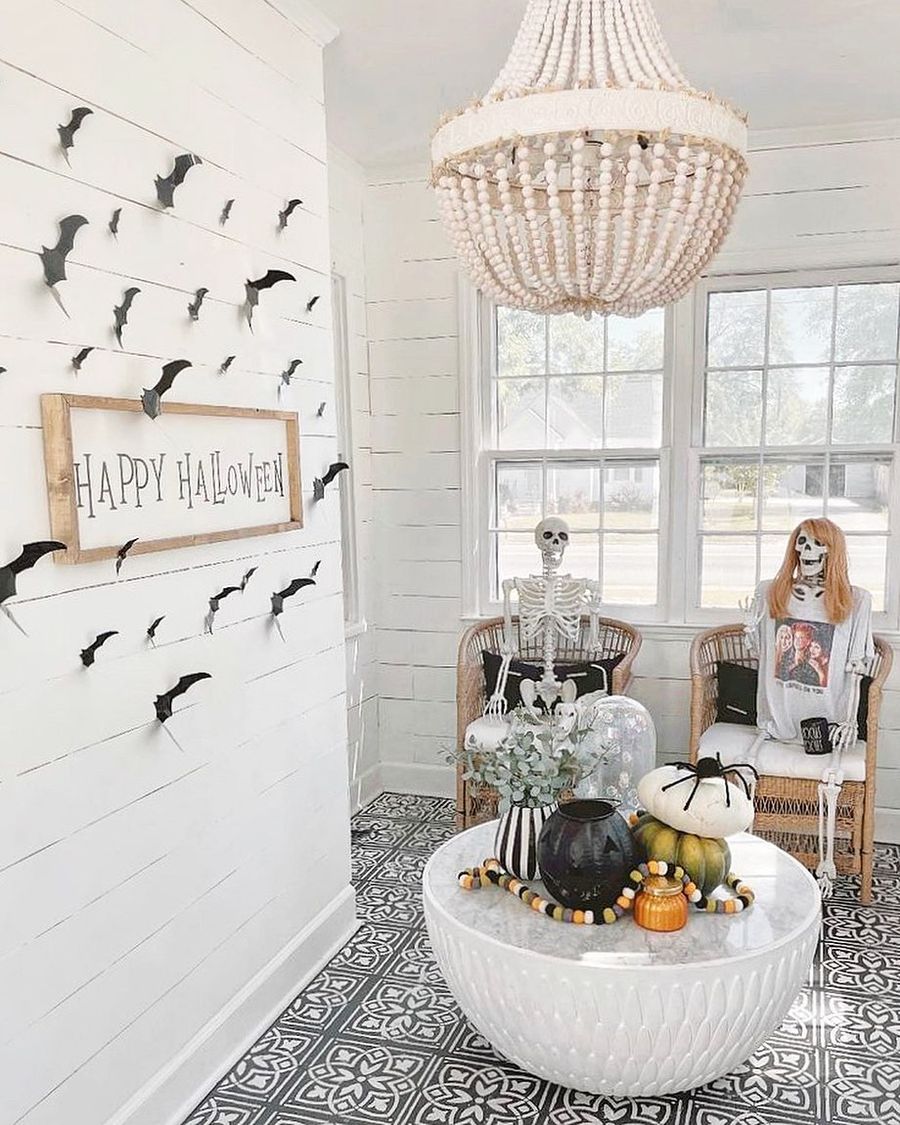 Farmhouse Halloween decor via danielle.knight