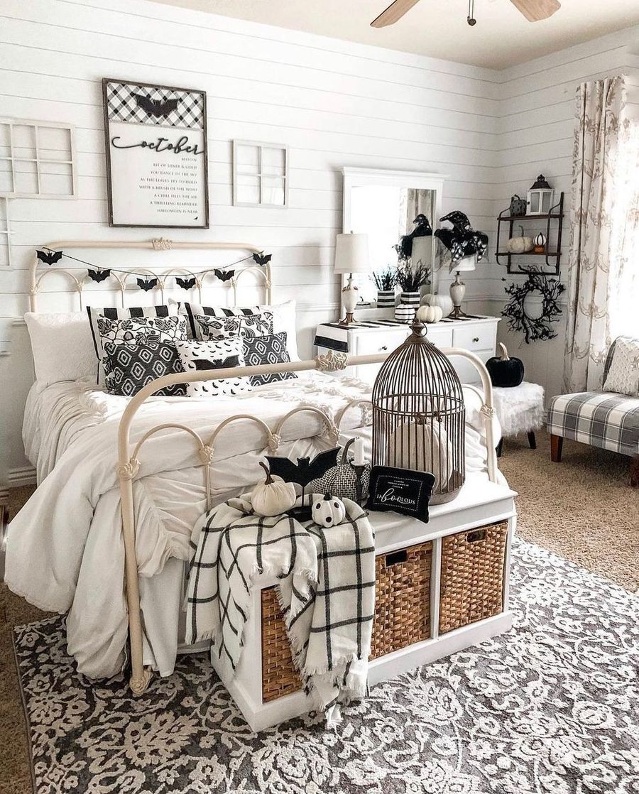 Farmhouse halloween decor bedroom via amywilsondesigns