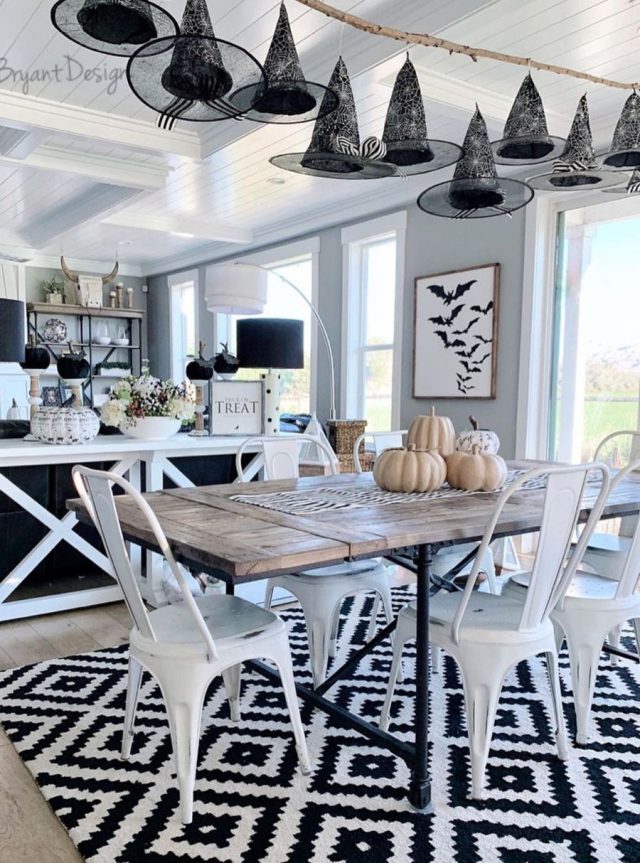 23 Farmhouse Halloween Decor Ideas