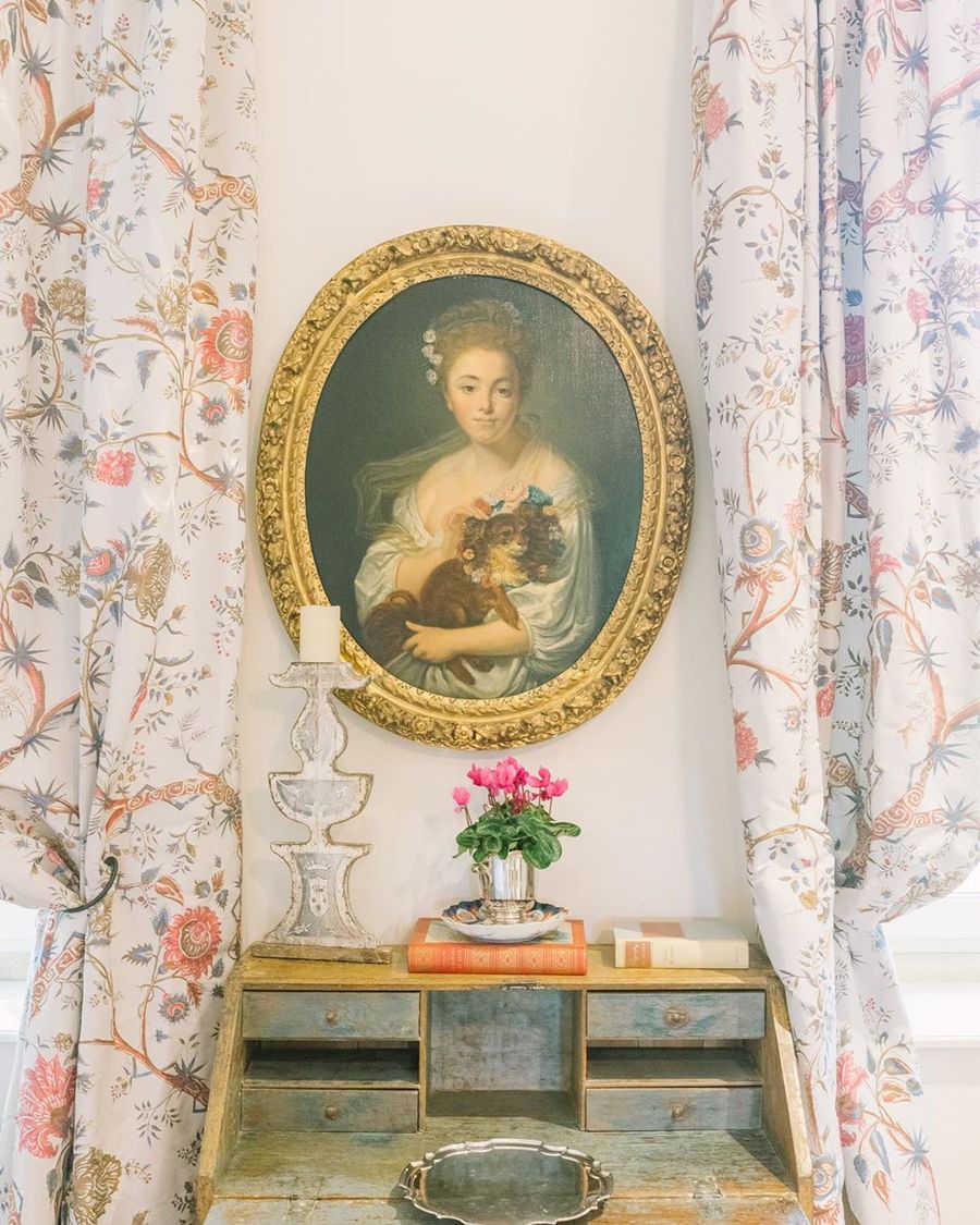 French Country Vignette via @provencepoiriers