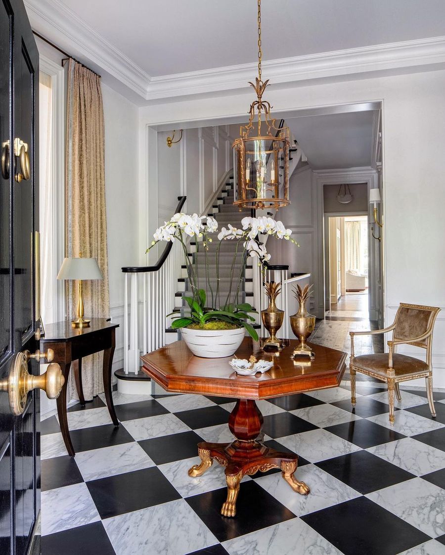 Traditional Decor Guide Entryway Vintage Furniture @tomstringerdesignpartners