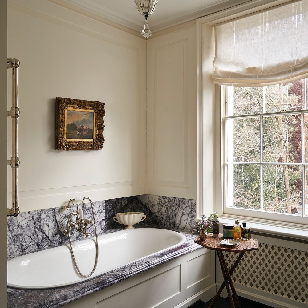 Traditional bathroom design built in tub @oliviaoutred