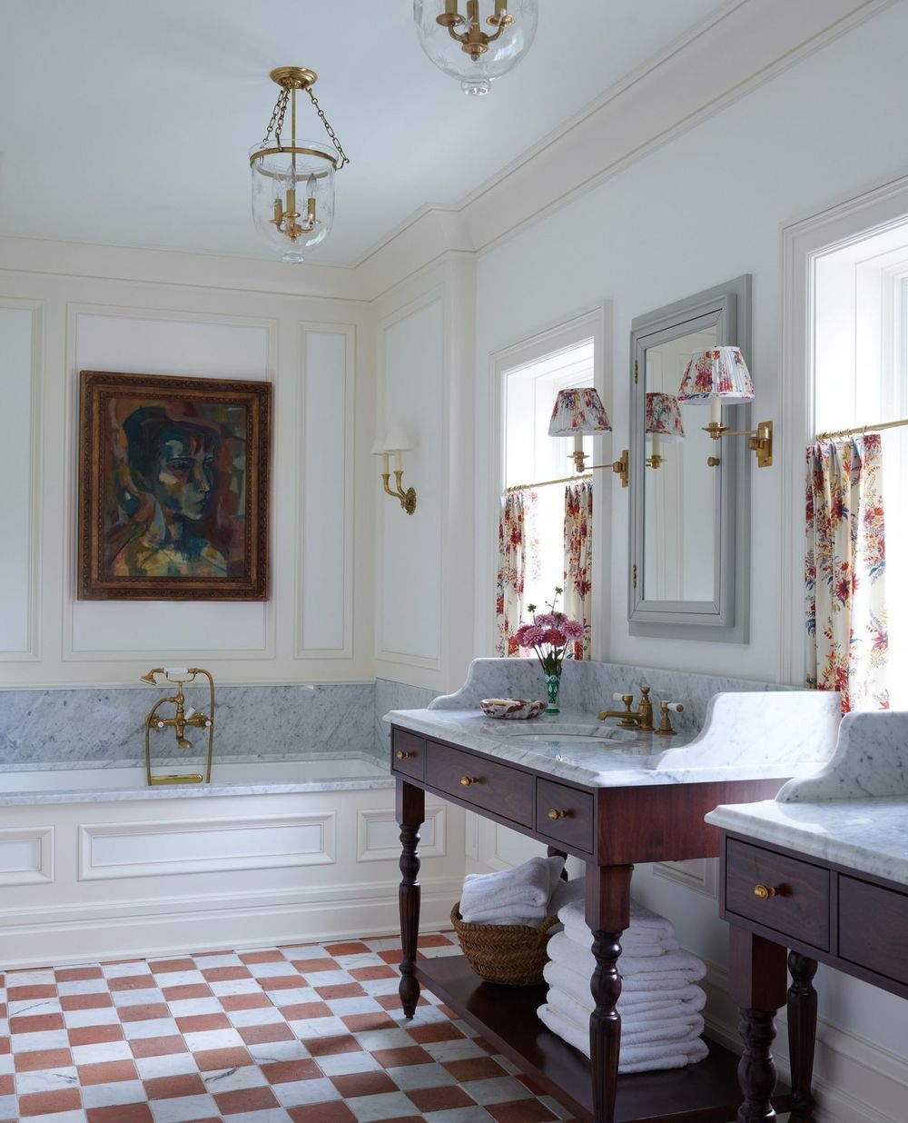 Traditional bathroom design built in tub and checkered floor tiling @summerthorntondesign