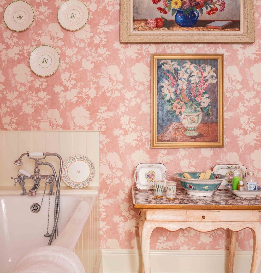 Vintage bathrooms pink floral wallpaper penny_morrison_ltd