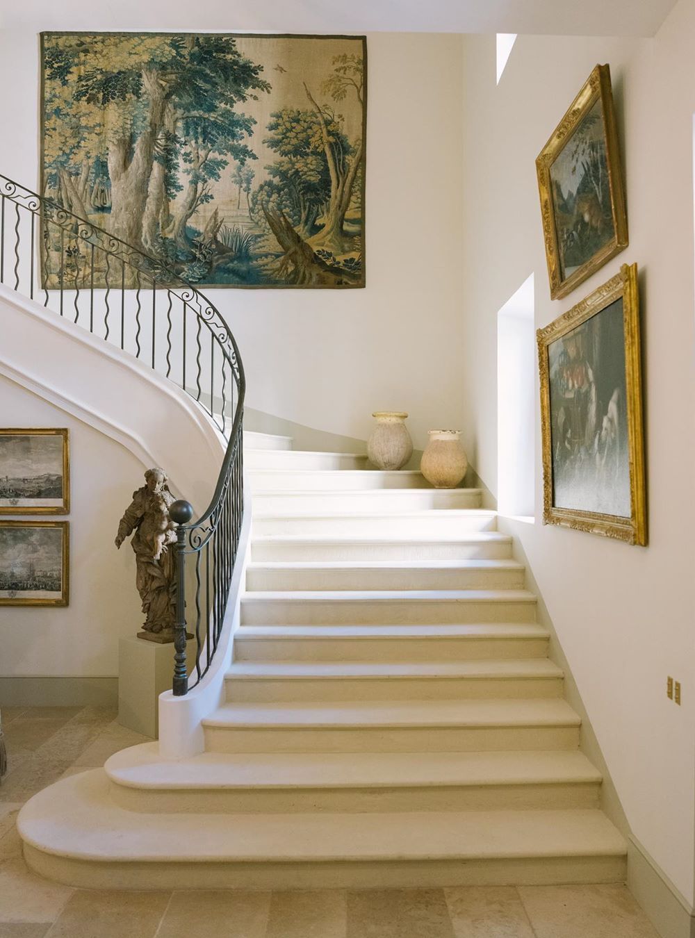 French Country Staircase Decor via @provencepoiriers