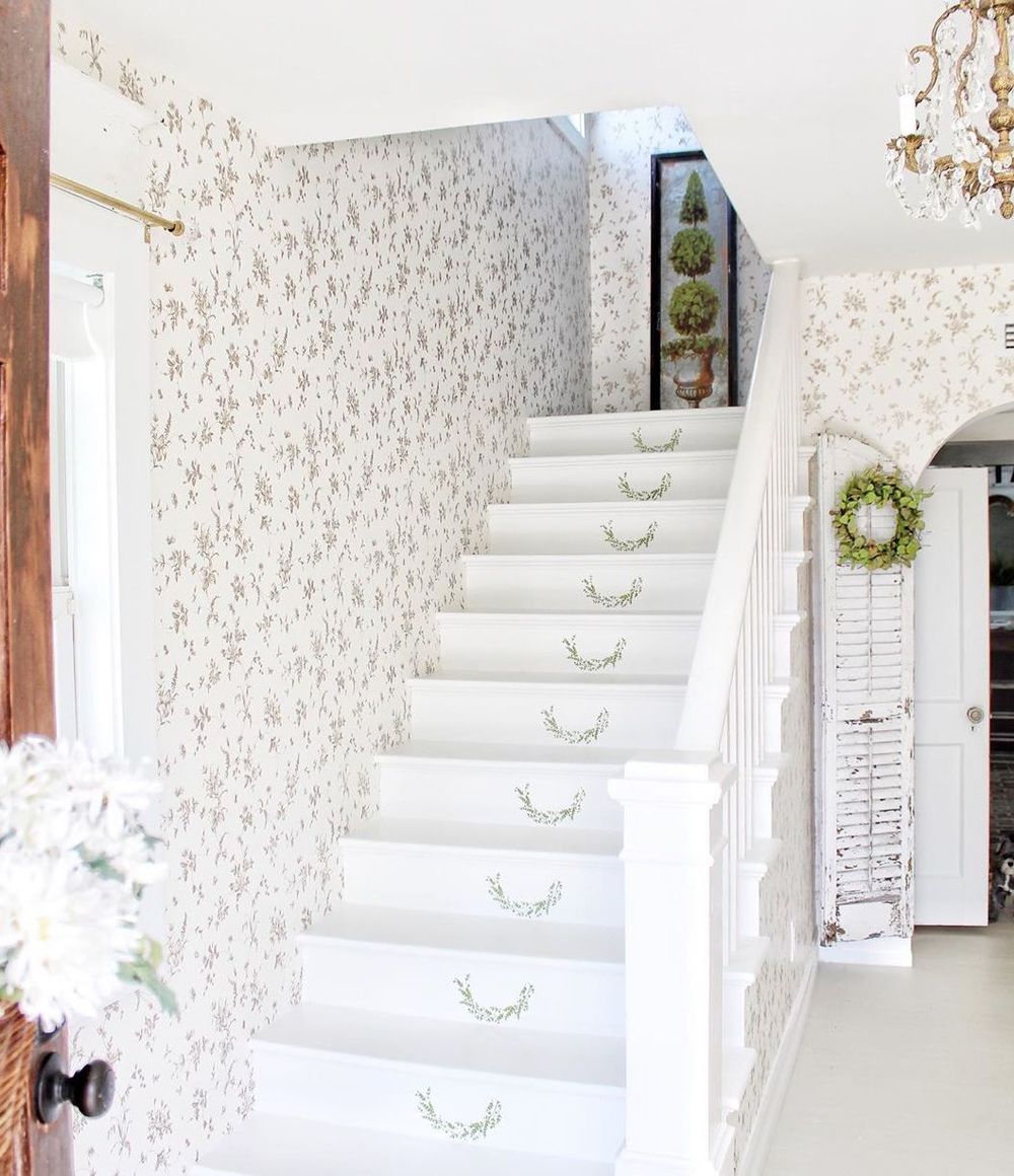 French Country Staircase Decor via @simplyfrenchmarket