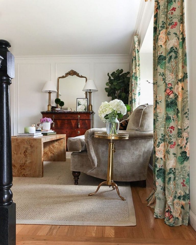 15 Amazing Neo-Traditional Living Rooms
