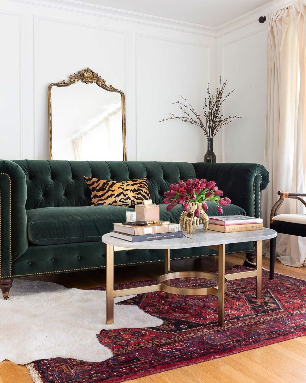Neo-Traditional Living Room Green sofa aglassofbovino