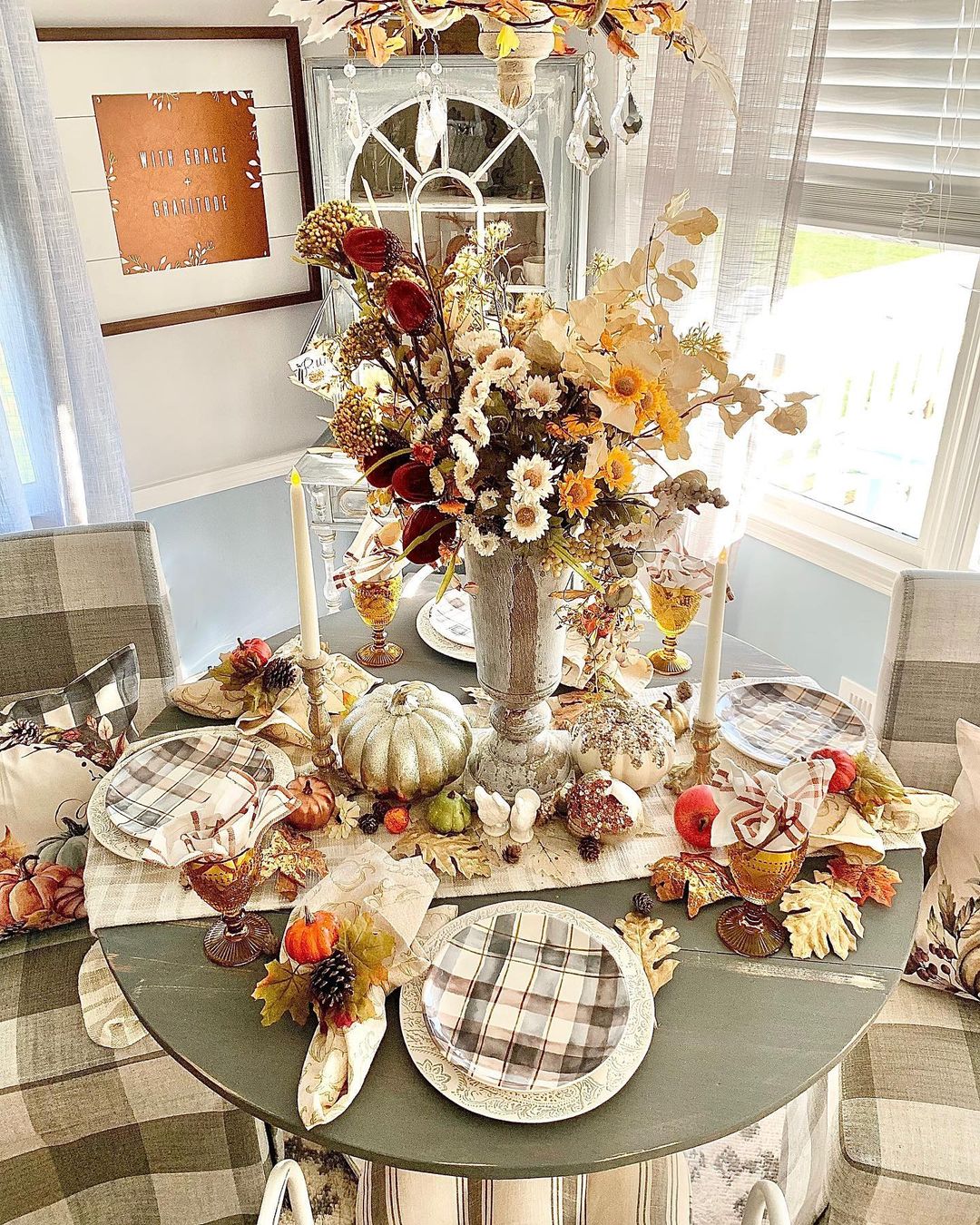 Thanksgiving Centerpiece via theholidayhousedecor