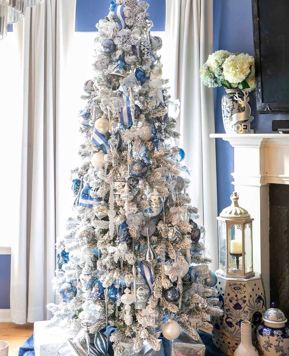 Blue christmas tree decor via @fromhousetohomeblog