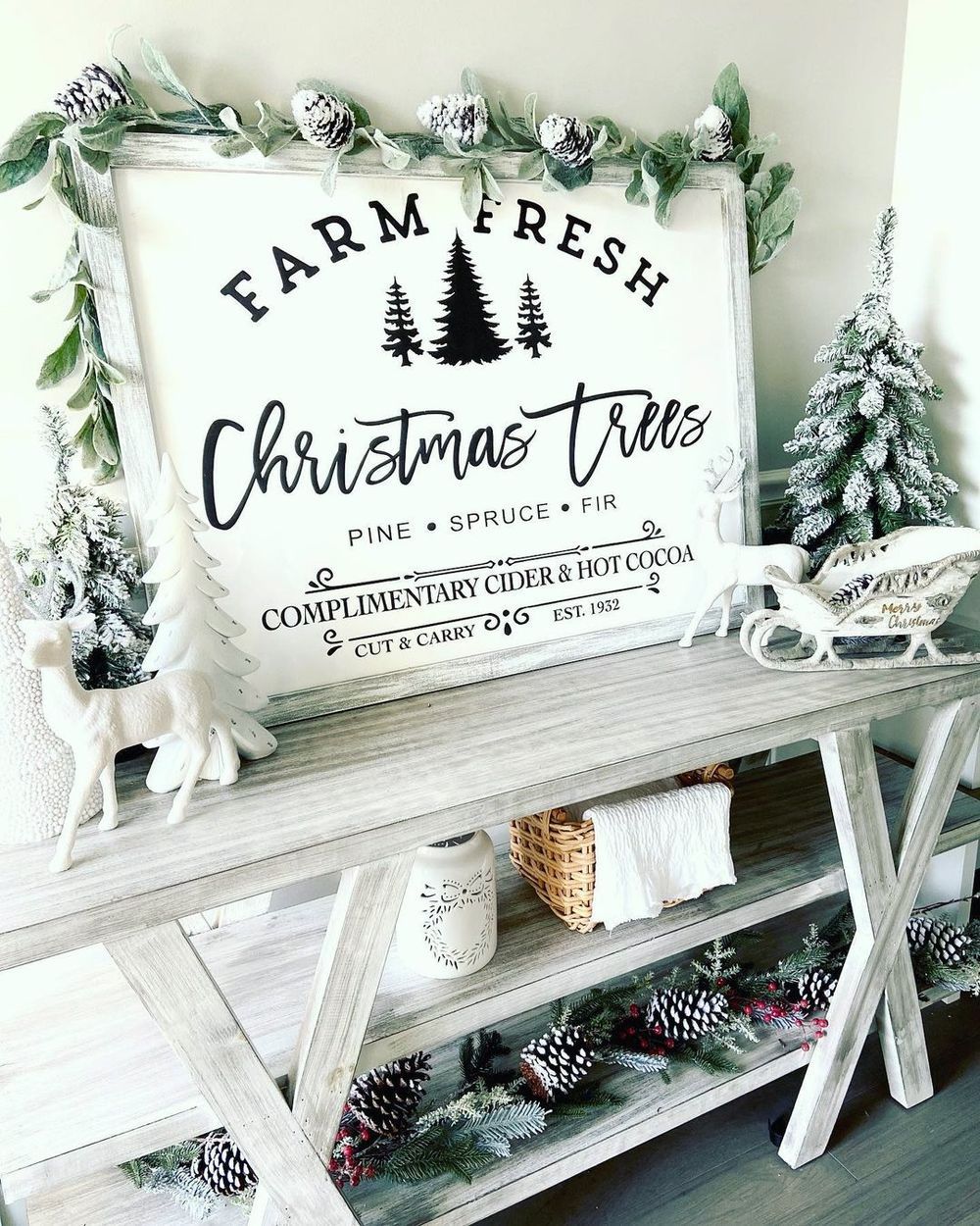 Farm Fresh Christmas Trees Sign via danielle_grace_home