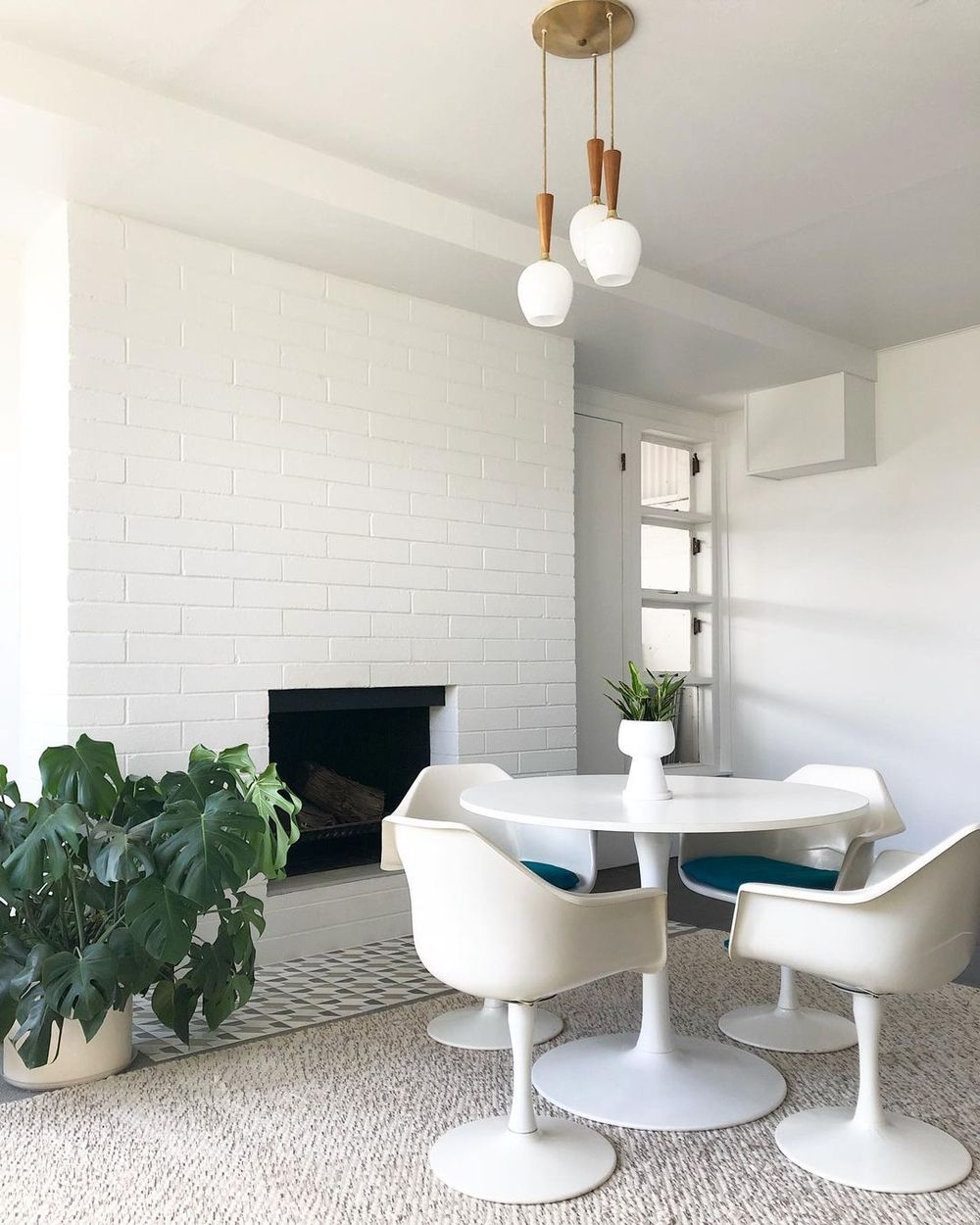 Mid-Century Modern Breakfast Nook @postandbeamliving