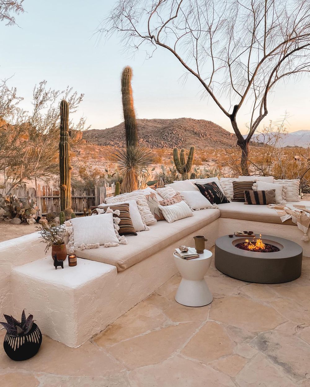 Southwest Decor Outdoor Patio area thejoshuatreehouse