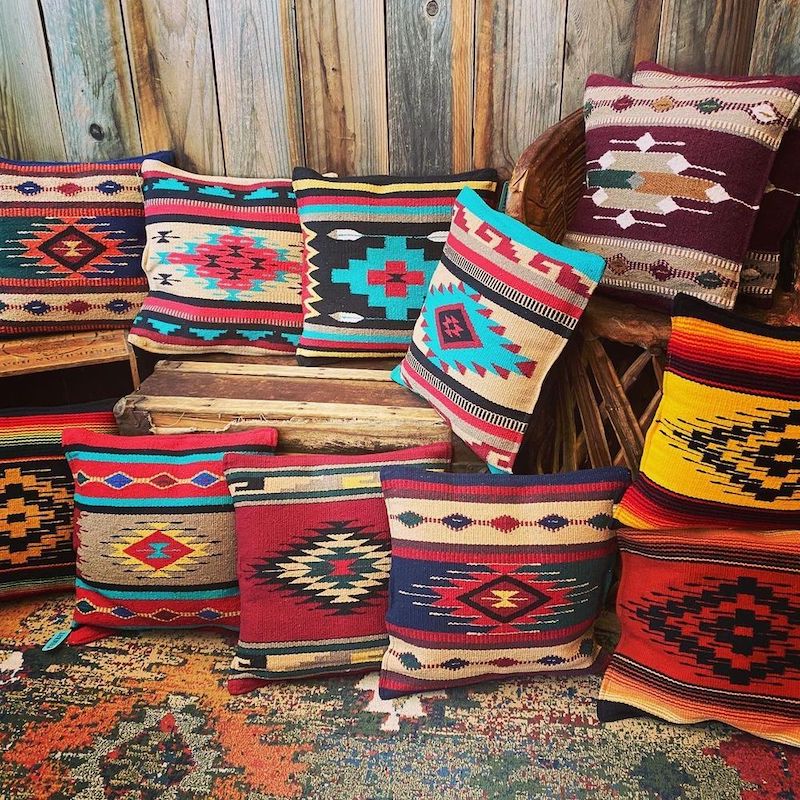 Southwest decor Navajo accent pillows via @tomboysantacruz