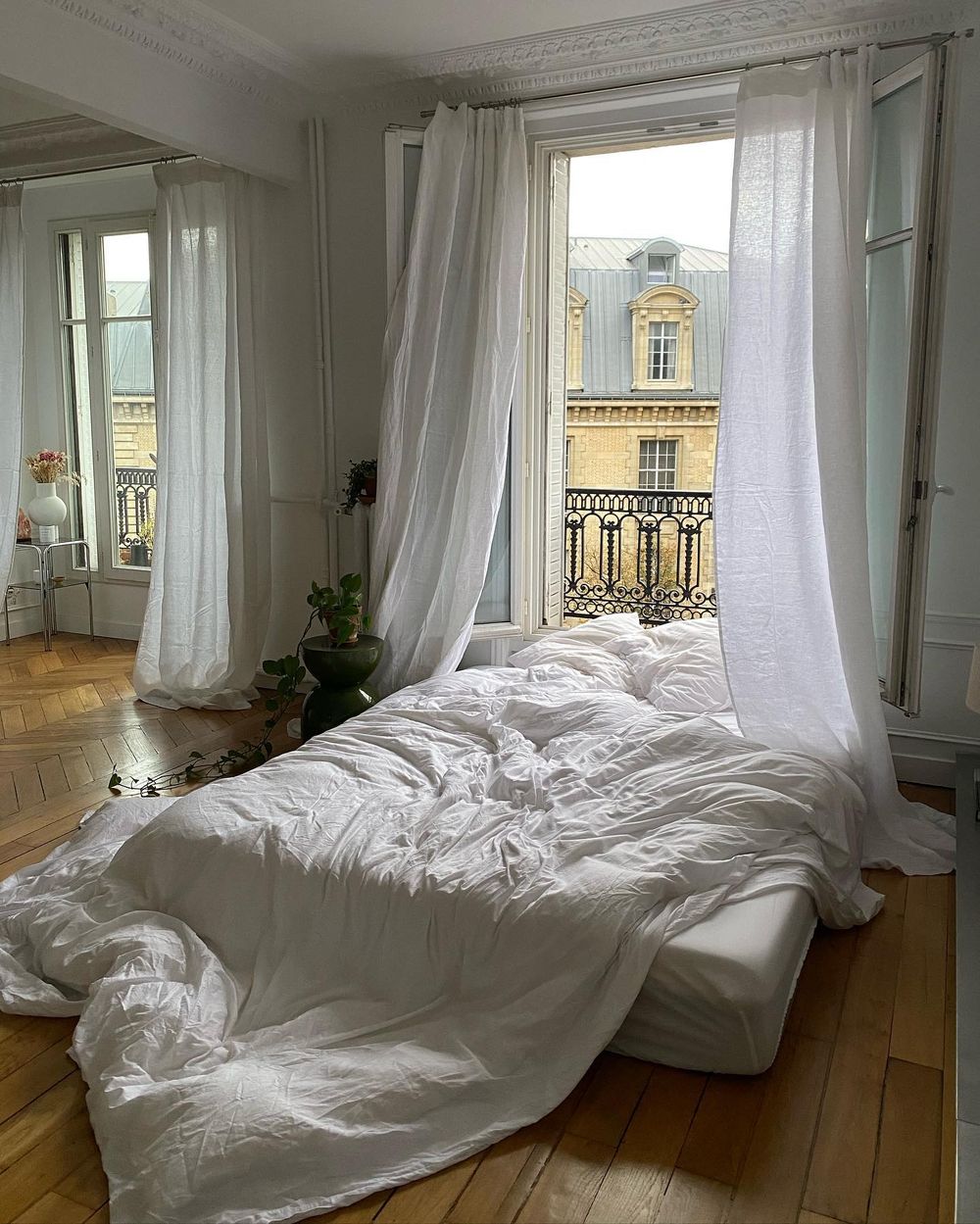 Parisian apartment minimalist decor instagram accounts @fannyb