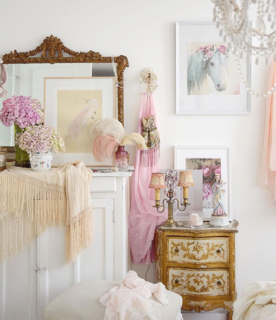 Shabby Chic Interior Design: 7 Best Tips for Decorating Your Chic