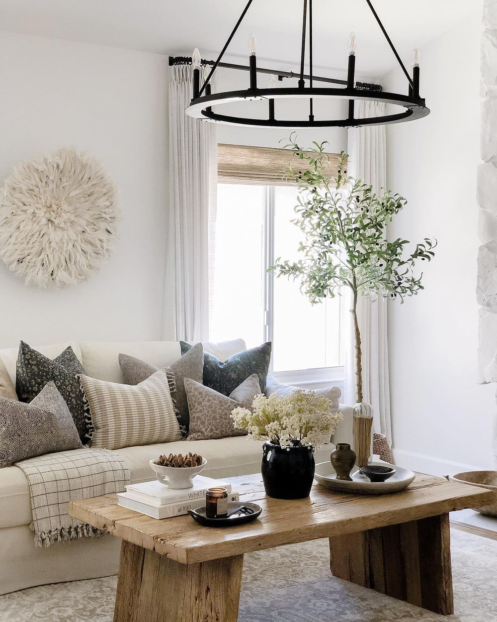 California Casual sofas living room decor via @beauxarts107