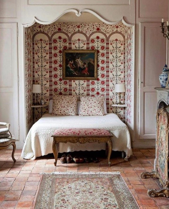 French Provincial Style Decor Alcove Bed Chateau Saint-Calais Cecilia Garroni