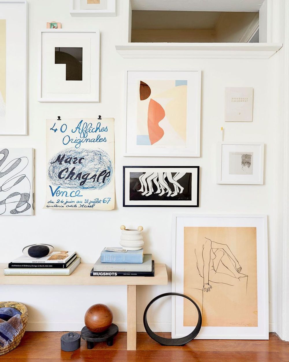 How to Make a Gallery Wall at Home via @em_henderson
