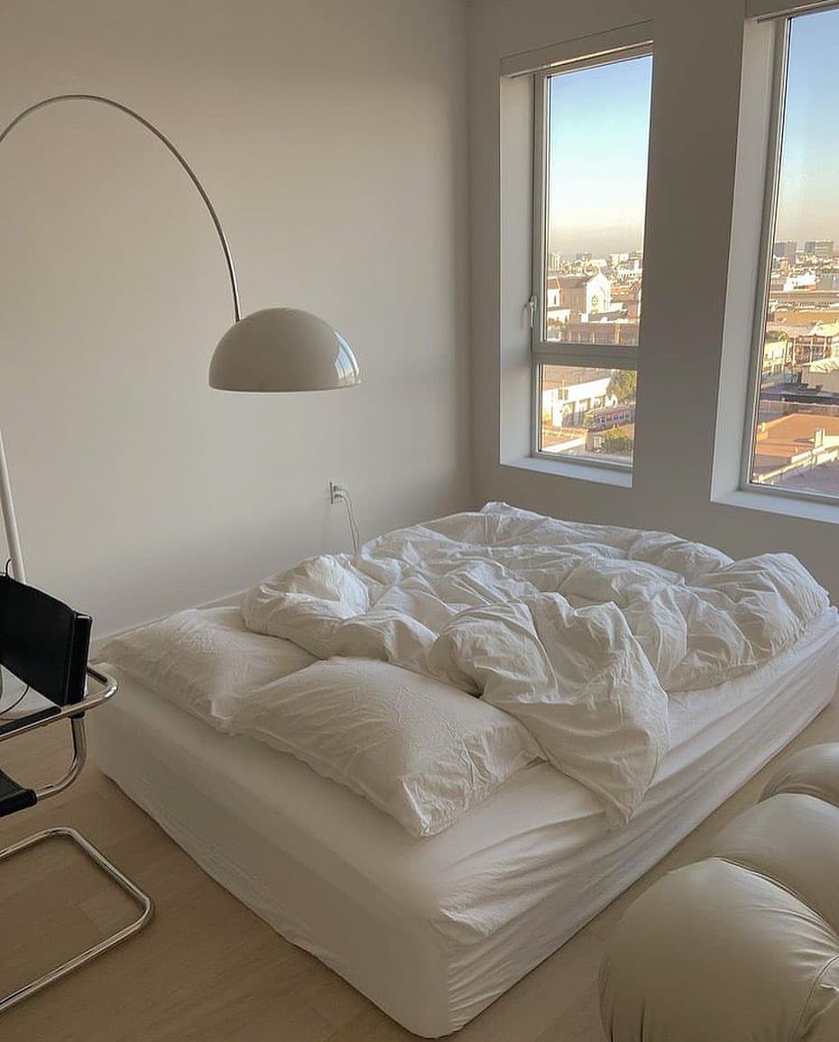 Minimalist bedroom arc lamp via @soomoonnn