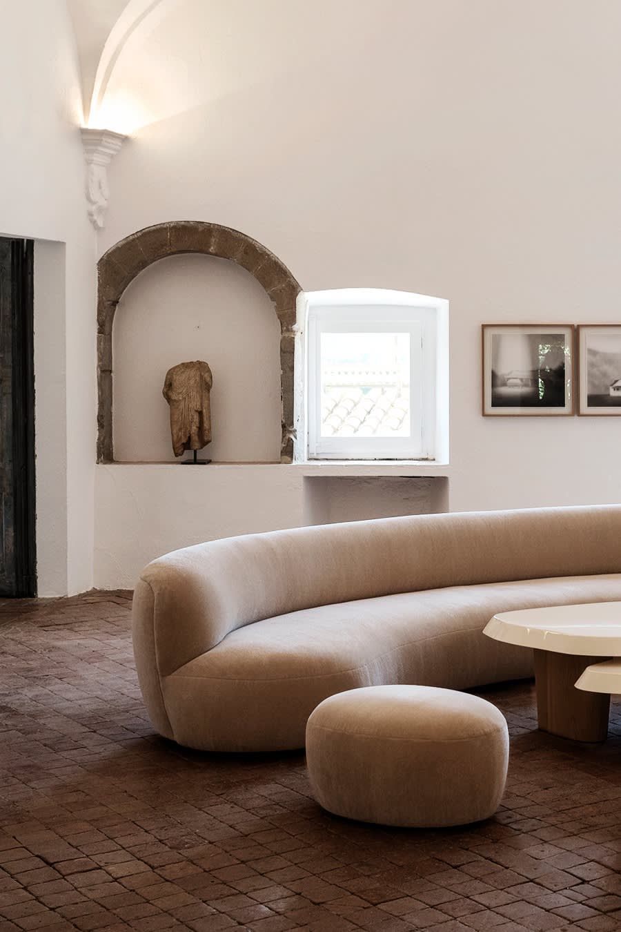 Minimalist living room Pierre Augustin Rose
